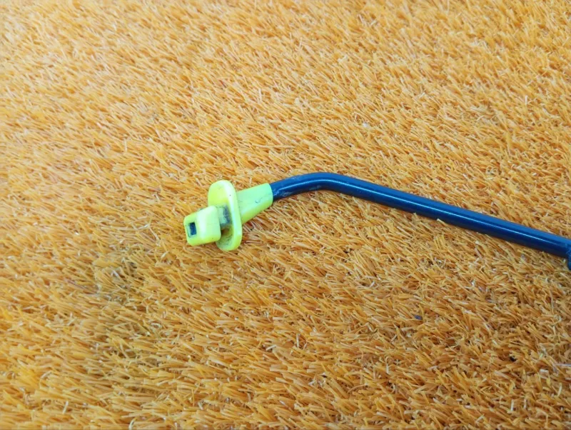 Упор капота