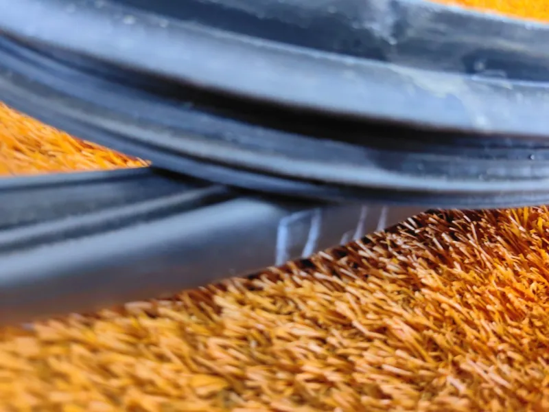 Уплотнитель проема двери