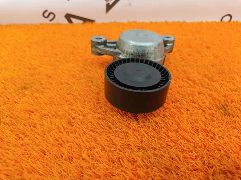 Ролик натяжной навесного оборудования