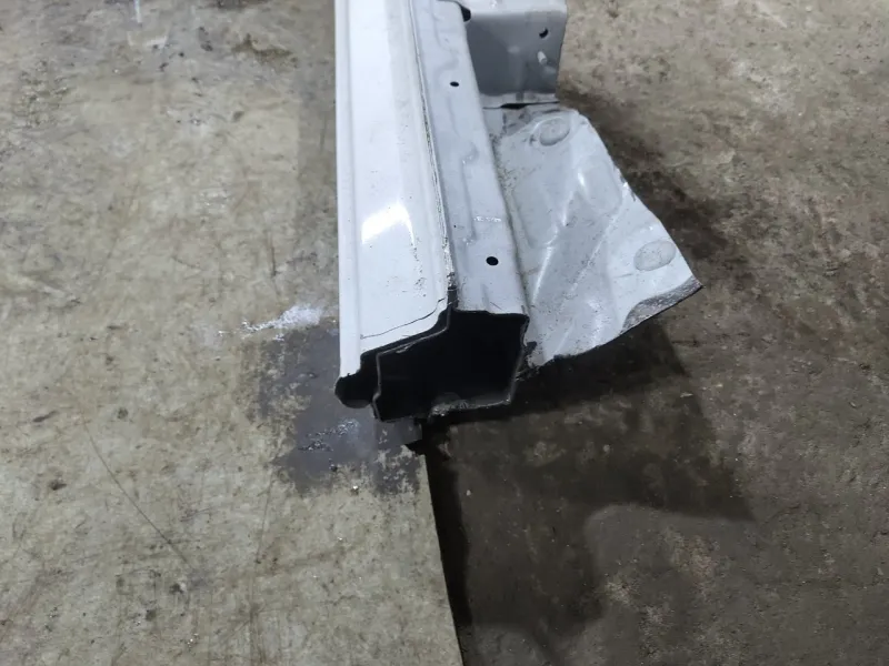 Порог с центральной стойкой