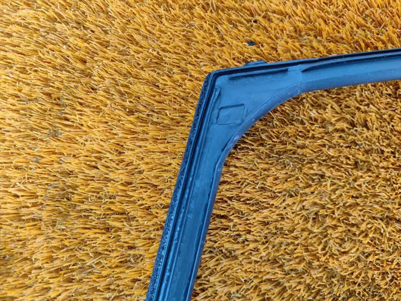 Уплотнитель стекла двери