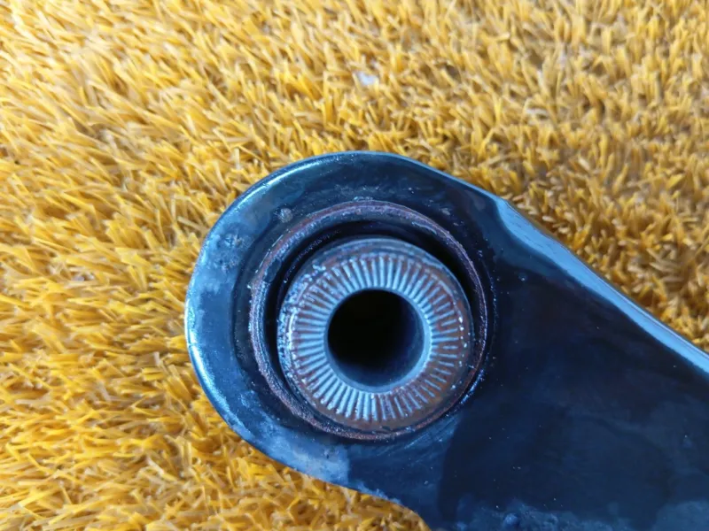 Рычаг подвески верхний