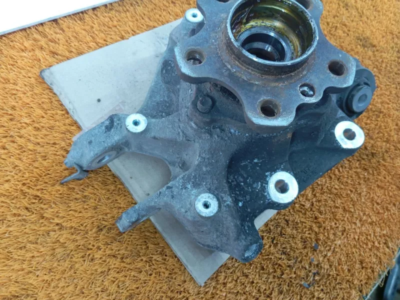 Кулак поворотный