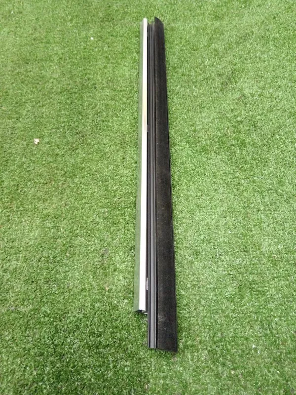 Уплотнитель стекла двери