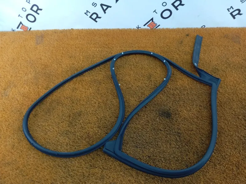 Уплотнитель двери