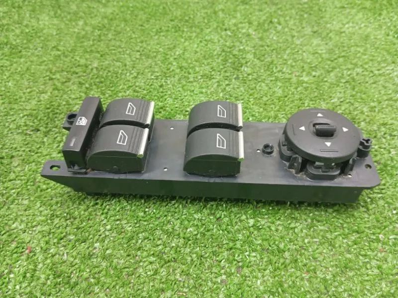 Кнопка стеклоподъемника