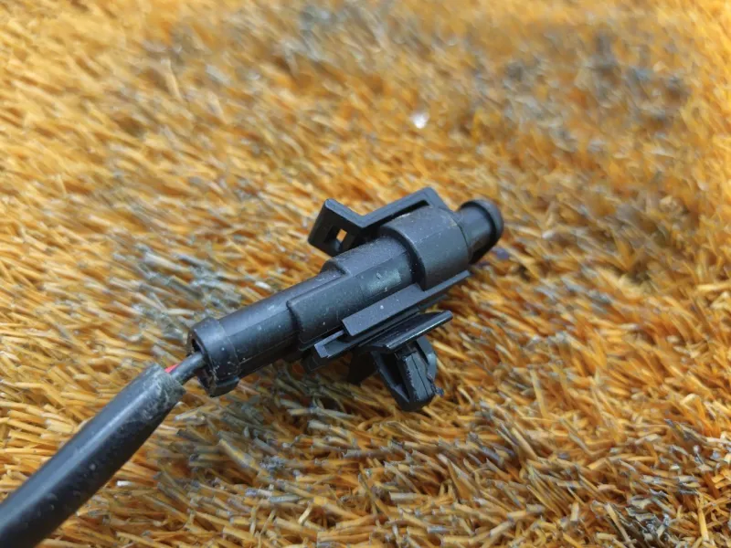 Кнопка открывания багажника