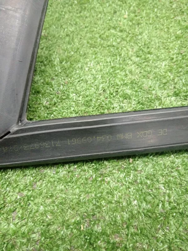 Уплотнитель стекла двери