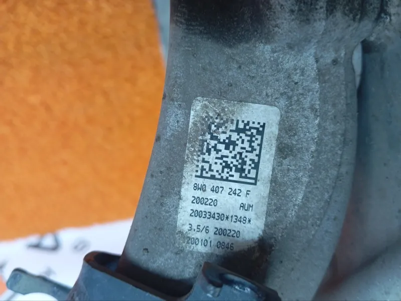 Кулак поворотный