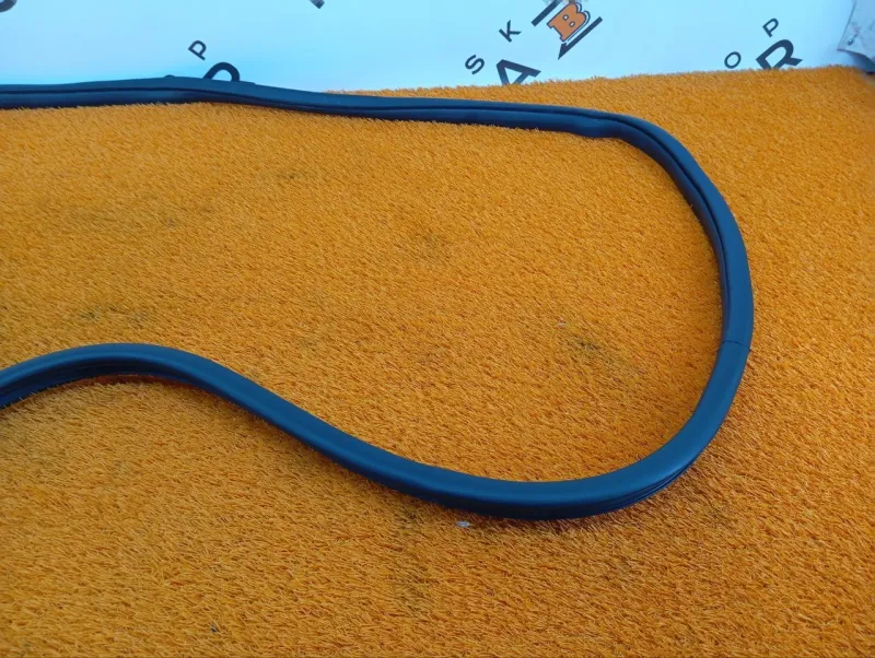 Уплотнитель проема двери