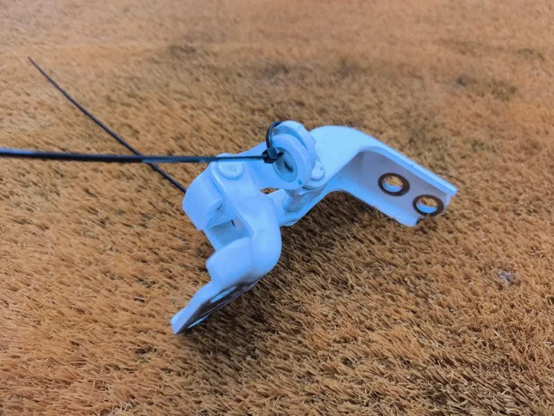 Петля двери