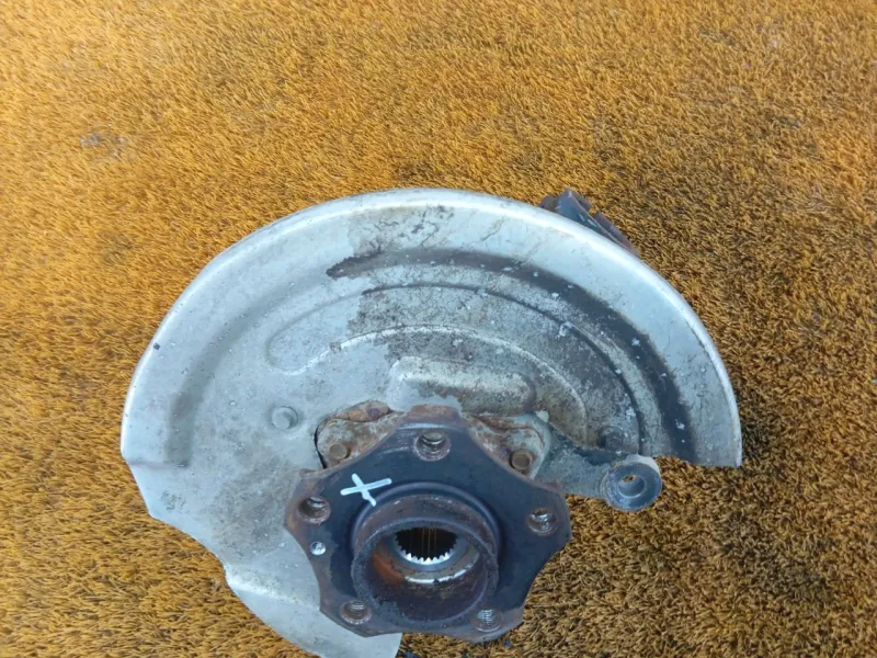 Кулак поворотный