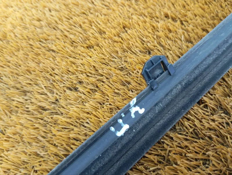 Молдинг стекла