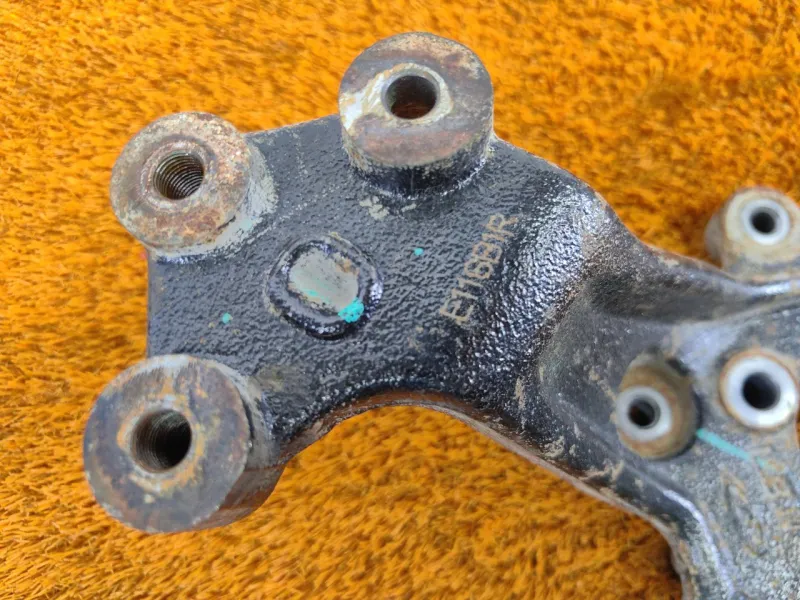 Кулак поворотный