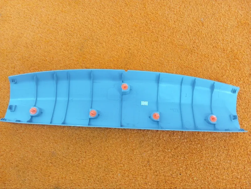 Обшивка двери багажника