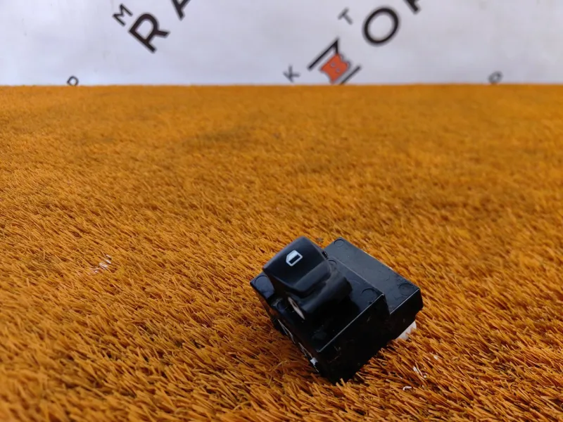 Кнопка стеклоподъемника