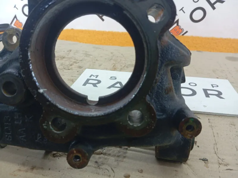 Кулак поворотный