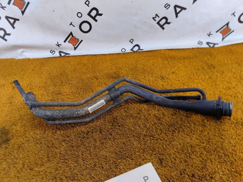 Горловина топливного бака