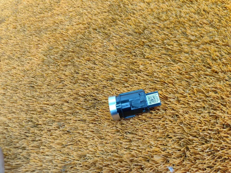 Кнопка запуска двигателя