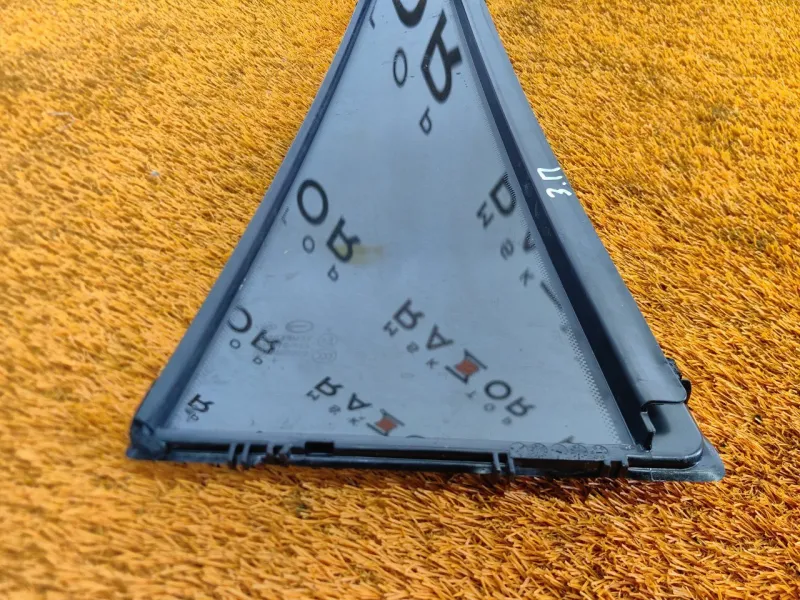 Форточка задняя