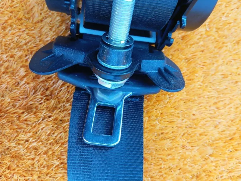 Ремень безопасности