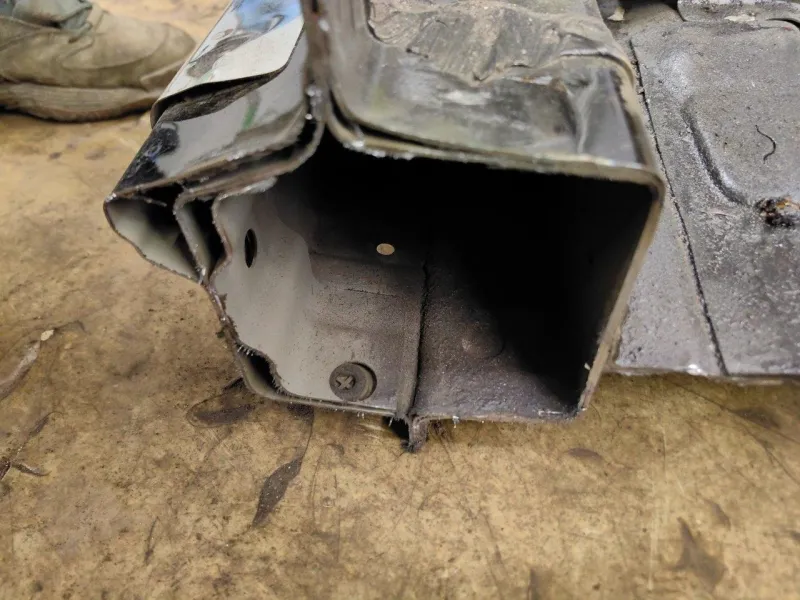 Порог с центральной стойкой