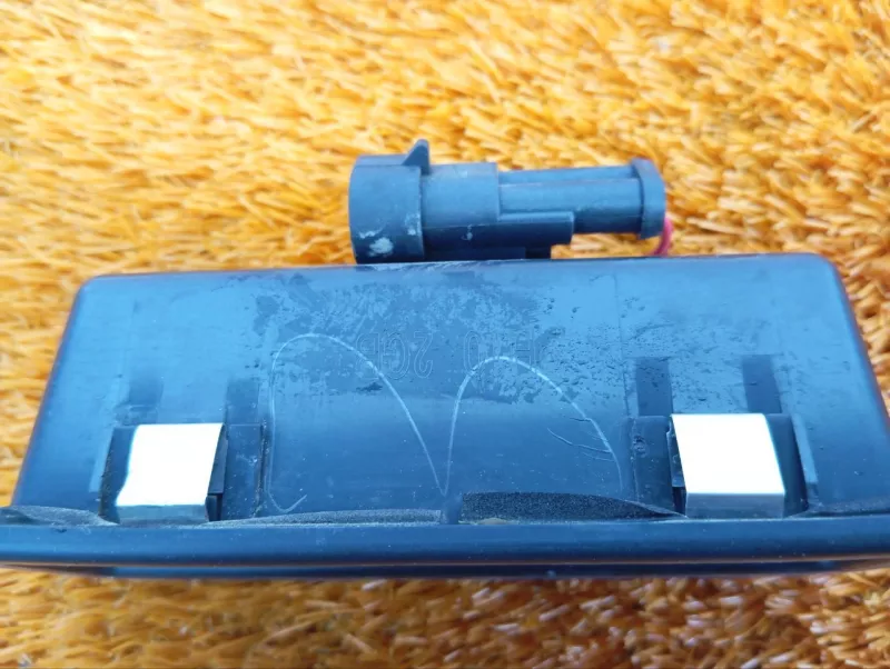 Кнопка открывания багажника