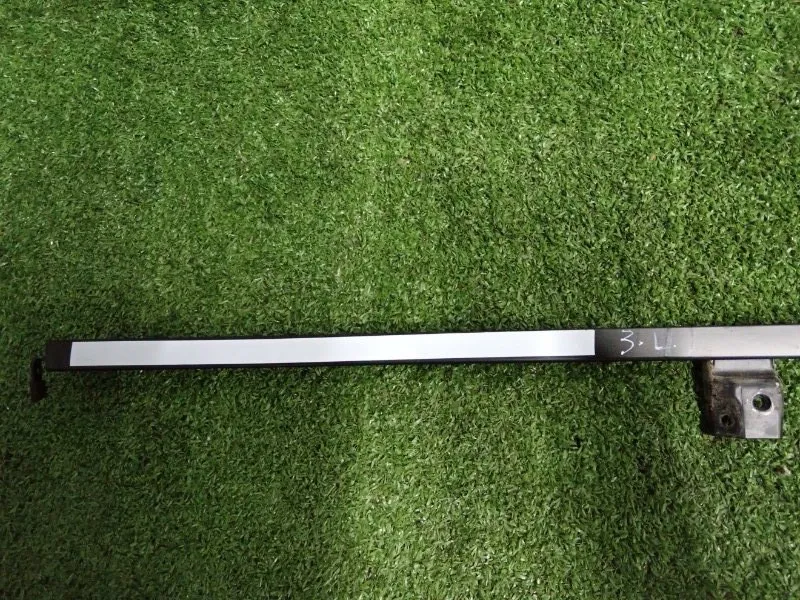 Направляющая стекла двери