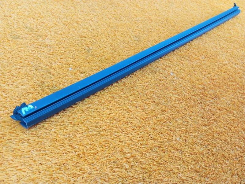 Уплотнитель стекла двери