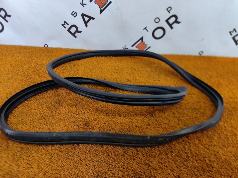 Уплотнитель проема двери