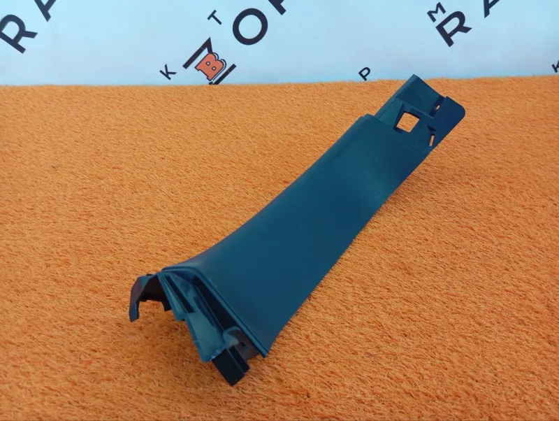 Обшивка двери багажника