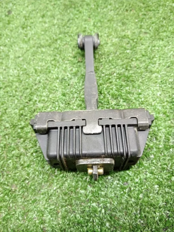 Ограничитель двери