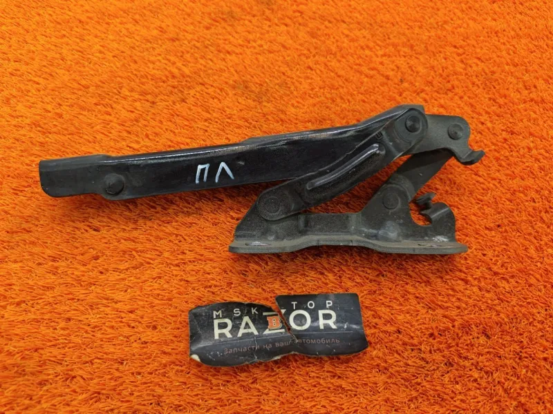 Петля капота