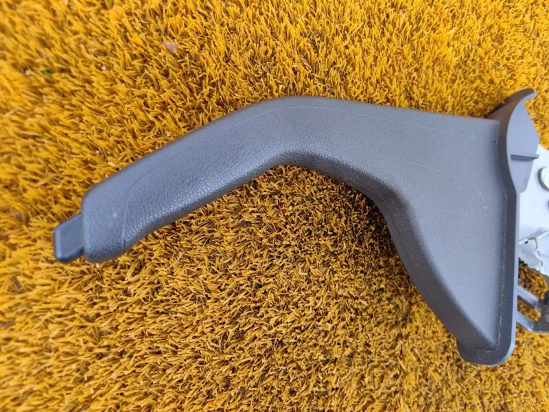 Рычаг стояночного тормоза