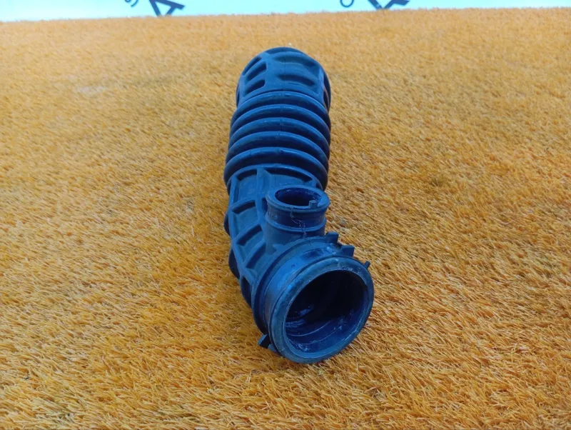 Патрубок воздушного фильтра