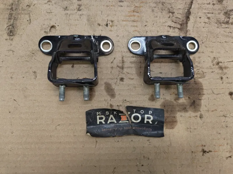 Петля багажника