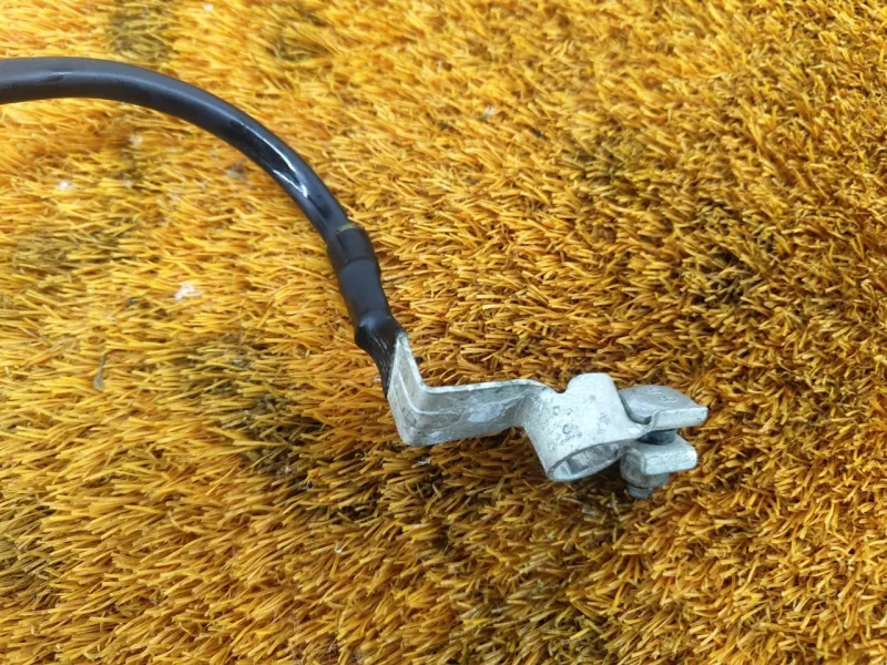 Клемма аккумулятора