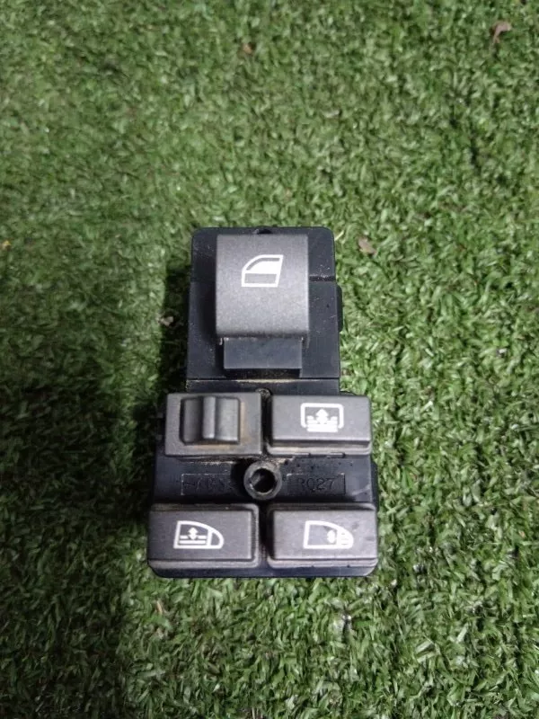 Кнопка стеклоподъемника