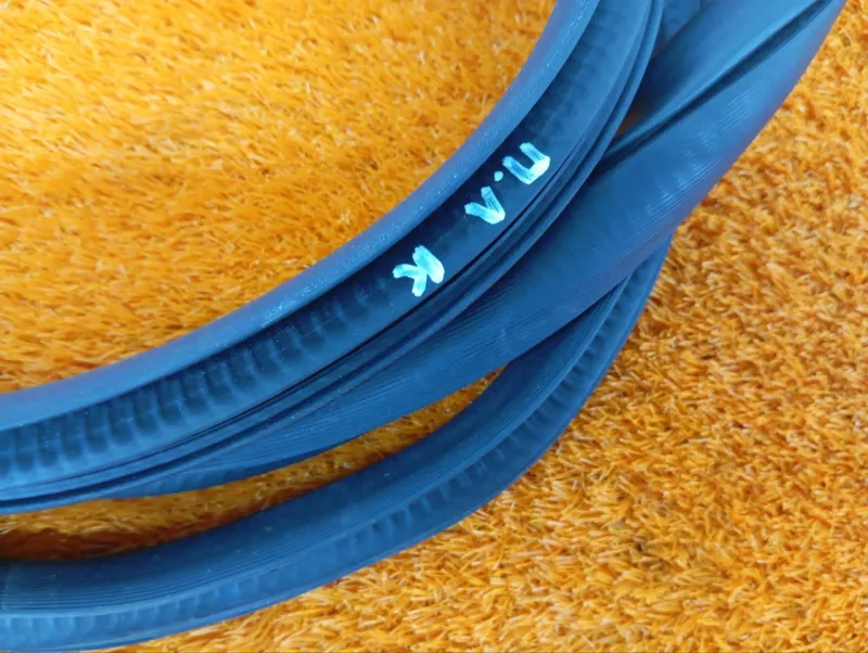 Уплотнитель проема двери