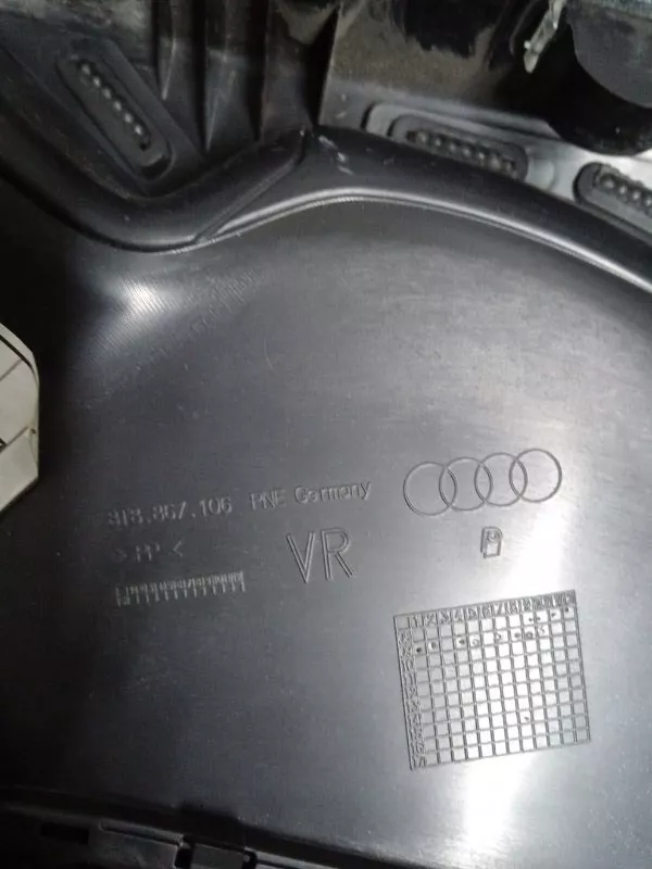 Обшивка двери Audi A4 2009 8K0867104AFWFA B8, передняя правая