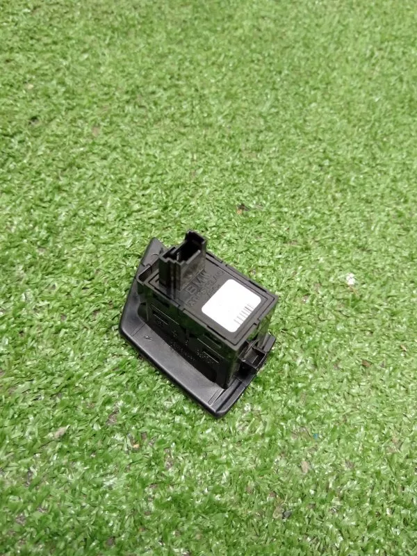 Кнопка стеклоподъемника