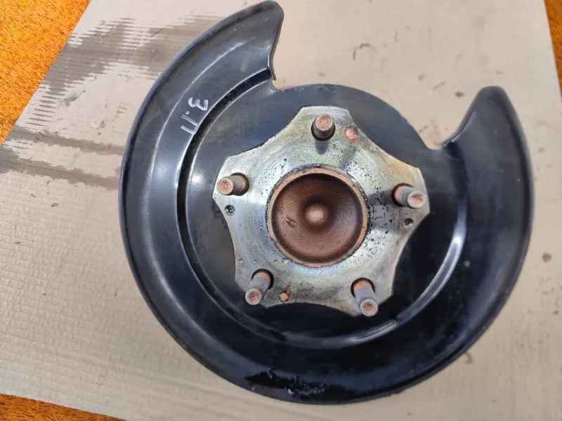 Кулак поворотный