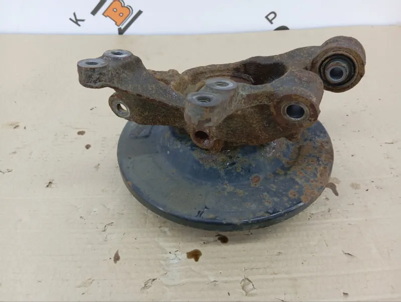 Кулак поворотный