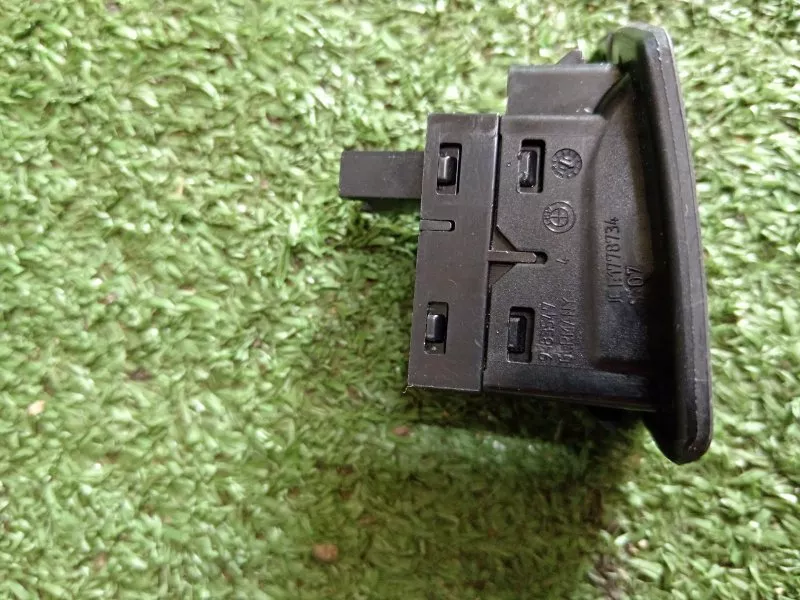 Кнопка стеклоподъемника