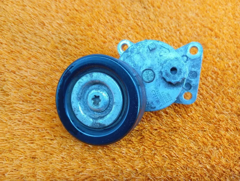 Натяжитель приводного ремня