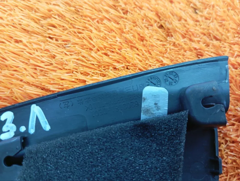 Уголок двери