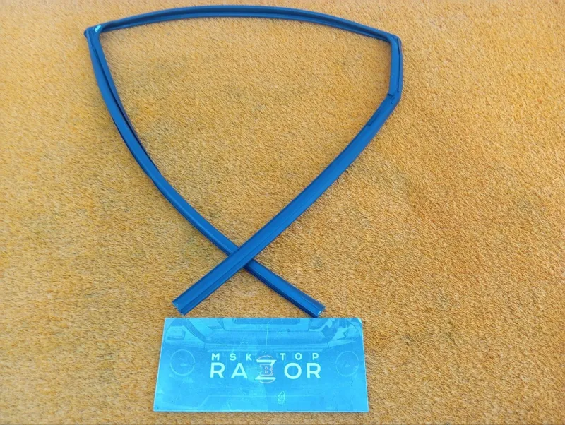 Уплотнитель стекла двери