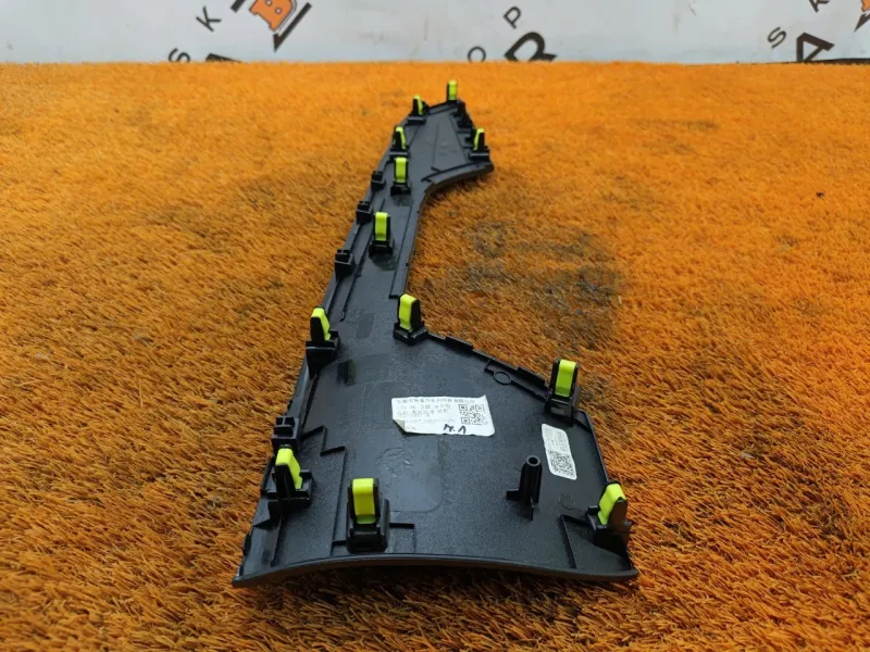 Накладка обшивки двери