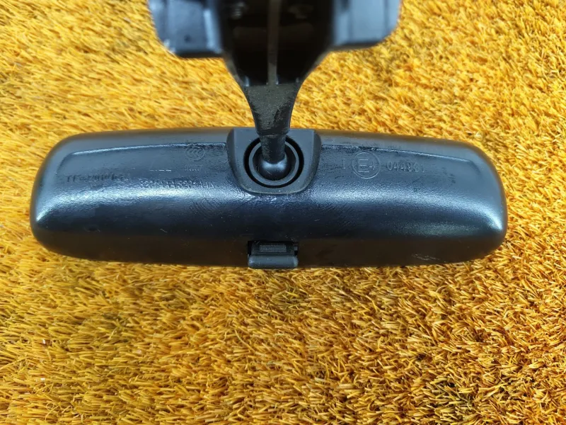 Зеркало заднего вида