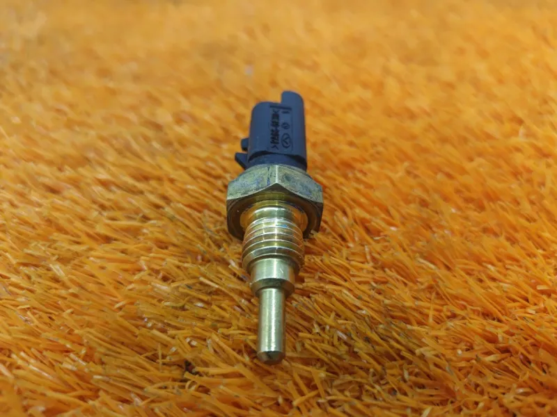 Датчик температуры охлаждающей жидкости